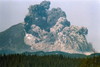 Il monte St.Helen distrutto nell'eruzione